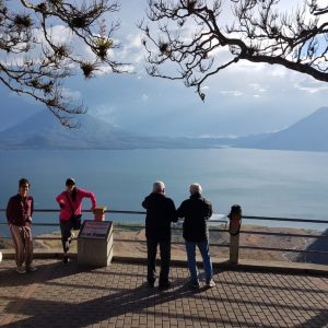 Mirador hacia el Lago de Atitlan